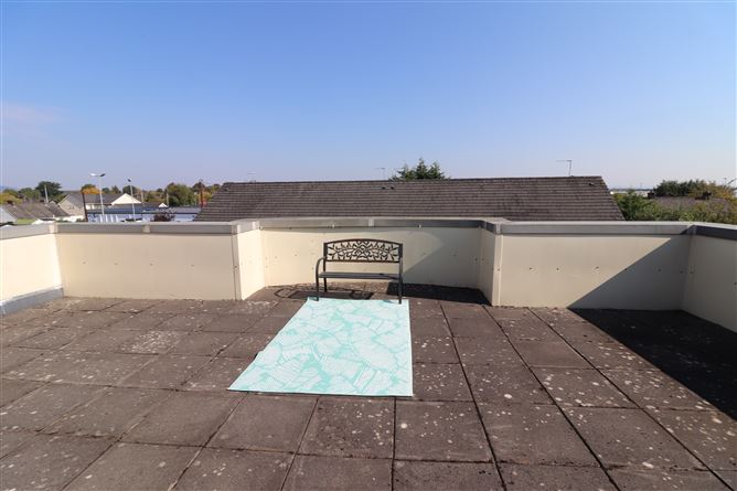 Apt 17 Crescent Court, St Nessan's Rd , Dooradoyle, Limerick