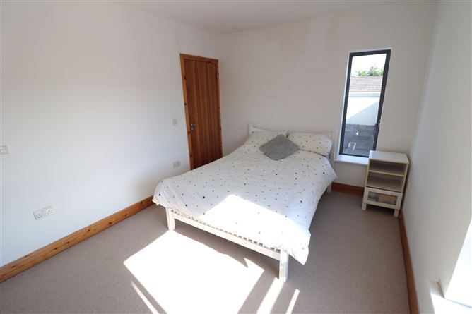 Apt 17 Crescent Court, St Nessan's Rd , Dooradoyle, Limerick