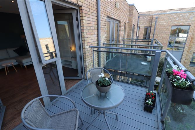 Apt 17 Crescent Court, St Nessan's Rd , Dooradoyle, Limerick
