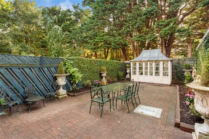 12 Simmons Court, Simmonscourt Road, Ballsbridge, Dublin 4