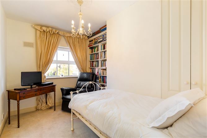 12 Simmons Court, Simmonscourt Road, Ballsbridge, Dublin 4