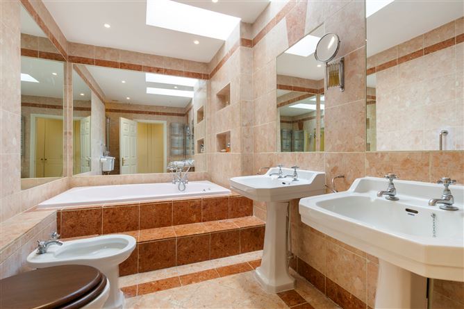 12 Simmons Court, Simmonscourt Road, Ballsbridge, Dublin 4