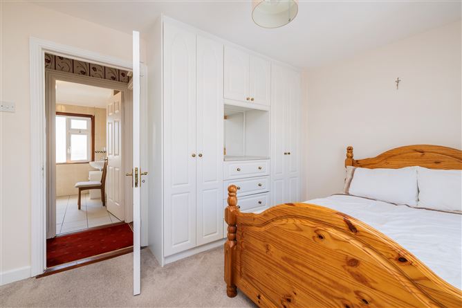 https://photos-a.propertyimages.ie/media/4/8/8/4923884/acaa4907-b284-48b8-8131-d52a6b369fbf_l.jpg