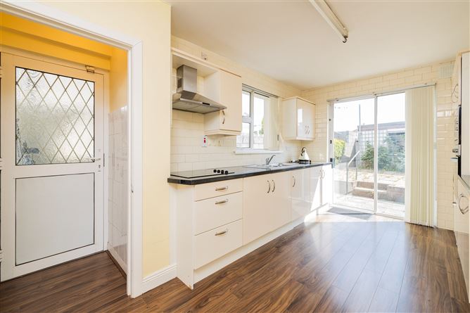 https://photos-a.propertyimages.ie/media/4/8/8/4923884/acaa4907-b284-48b8-8131-d52a6b369fbf_l.jpg