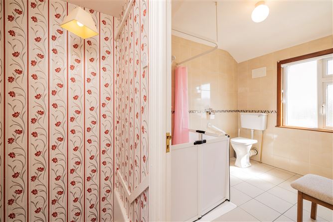 https://photos-a.propertyimages.ie/media/4/8/8/4923884/acaa4907-b284-48b8-8131-d52a6b369fbf_l.jpg