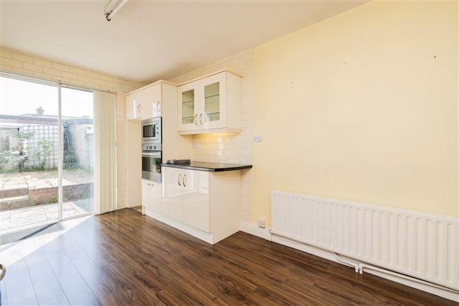 https://photos-a.propertyimages.ie/media/4/8/8/4923884/acaa4907-b284-48b8-8131-d52a6b369fbf_l.jpg