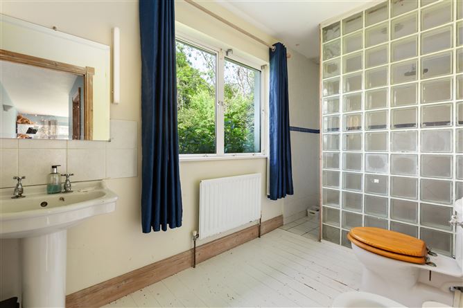 https://photos-a.propertyimages.ie/media/4/8/8/4930884/6e8374bc-d89c-49ea-a35f-7840e0968c2b_l.jpg