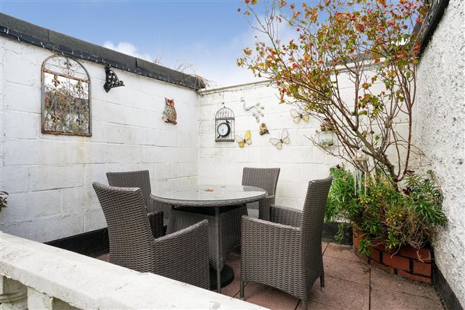 9 Hillcrest Avenue, Lucan, Co. Dublin