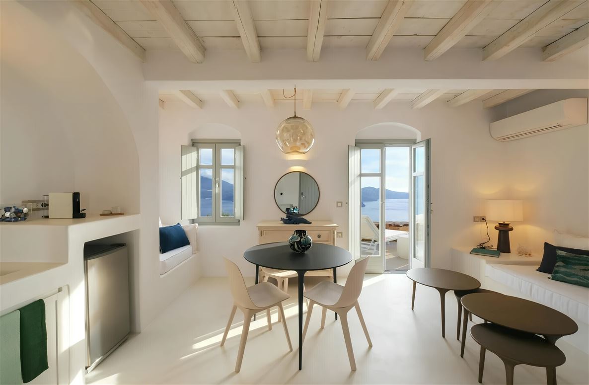 Milos Muse,Plaka,Milos,Greece