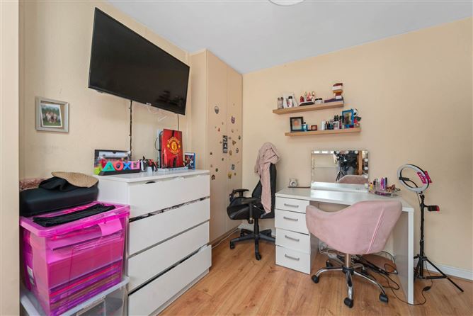 8 Baggot Road, Navan Road, Dublin 7