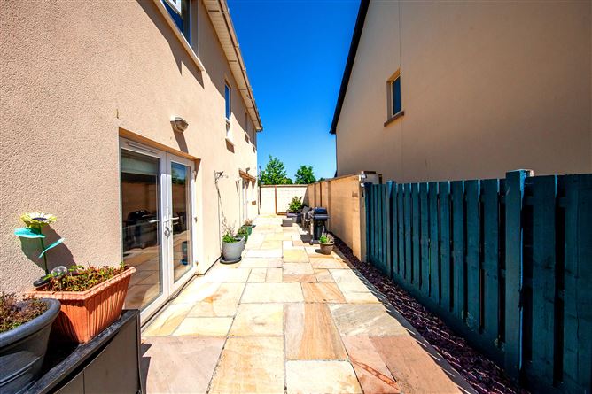 https://photos-a.propertyimages.ie/media/4/8/9/5002984/5b50c5d0-50c4-49bf-8734-f6ce57df0ba5_l.jpg