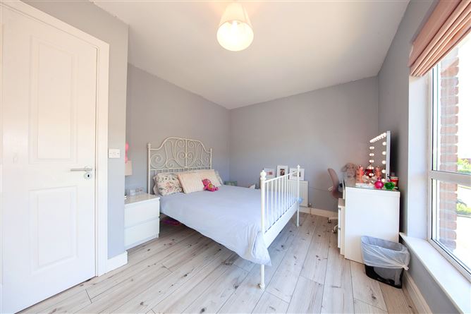 https://photos-a.propertyimages.ie/media/4/8/9/5002984/5b50c5d0-50c4-49bf-8734-f6ce57df0ba5_l.jpg
