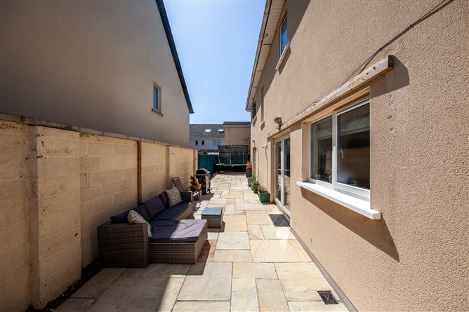 https://photos-a.propertyimages.ie/media/4/8/9/5002984/5b50c5d0-50c4-49bf-8734-f6ce57df0ba5_l.jpg