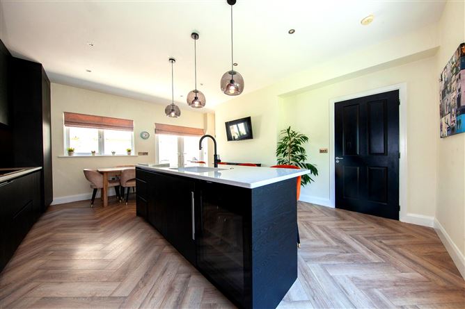 https://photos-a.propertyimages.ie/media/4/8/9/5002984/5b50c5d0-50c4-49bf-8734-f6ce57df0ba5_l.jpg