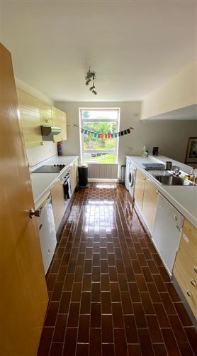 https://photos-a.propertyimages.ie/media/4/9/0/5000094/76d6eda2-17fb-4842-8452-50f659c44121_l.jpg
