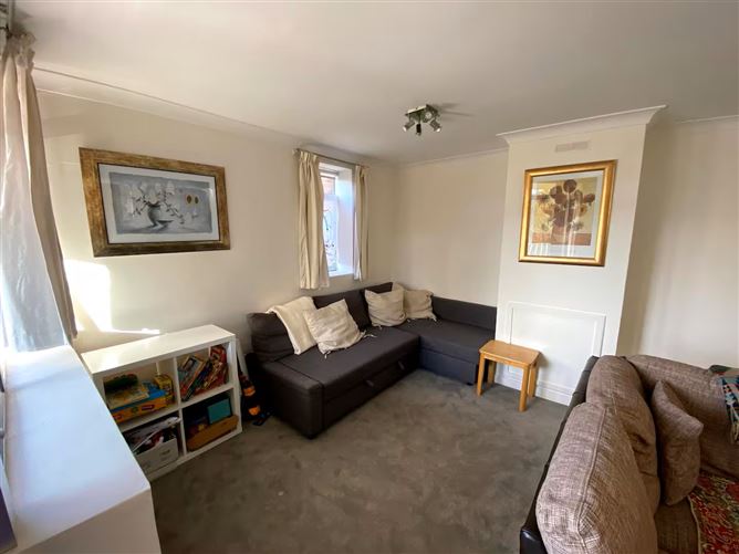 https://photos-a.propertyimages.ie/media/4/9/0/5000094/76d6eda2-17fb-4842-8452-50f659c44121_l.jpg