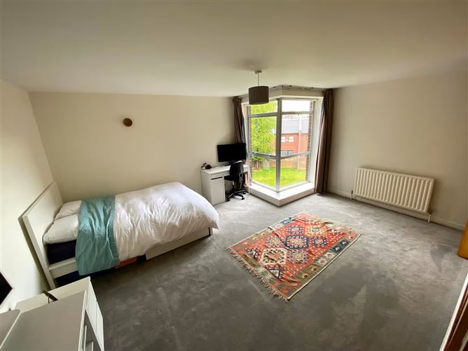 https://photos-a.propertyimages.ie/media/4/9/0/5000094/76d6eda2-17fb-4842-8452-50f659c44121_l.jpg