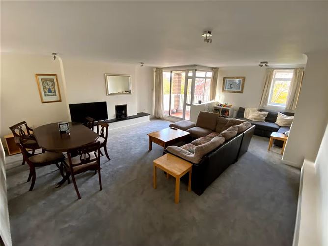 https://photos-a.propertyimages.ie/media/4/9/0/5000094/76d6eda2-17fb-4842-8452-50f659c44121_l.jpg