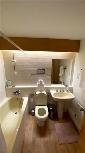 https://photos-a.propertyimages.ie/media/4/9/0/5000094/76d6eda2-17fb-4842-8452-50f659c44121_l.jpg