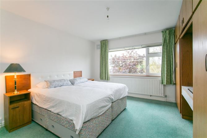 34 Lakelands Crescent, Stillorgan, Dublin