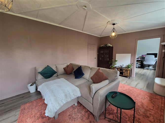 32 Pinewoods, Westport, Co. Mayo