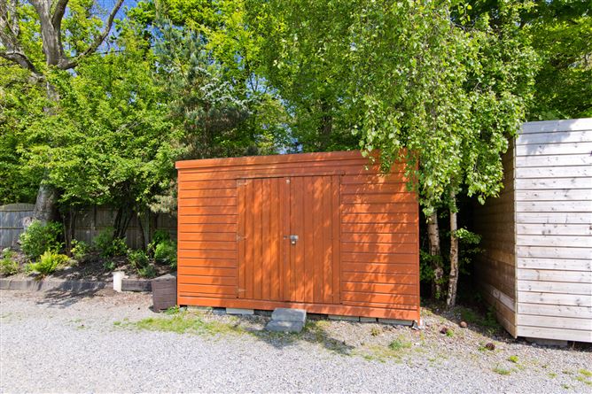 8 Brighton Cottages, Brighton Road, Foxrock, Dublin 18