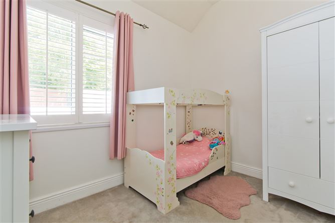 8 Brighton Cottages, Brighton Road, Foxrock, Dublin 18