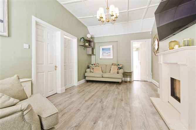 8 Brighton Cottages, Brighton Road, Foxrock, Dublin 18