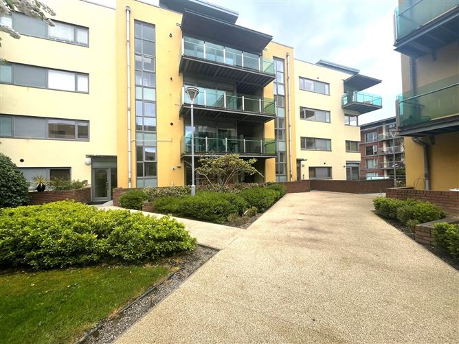 Glenesky Square, Phoenix Park Racecourse, Castleknock, Dublin 15