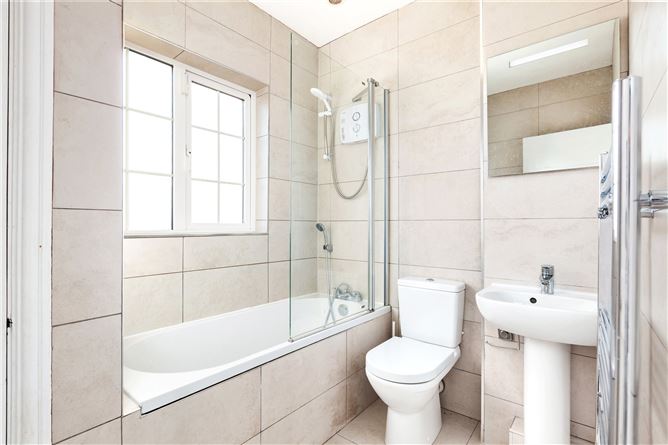 54 Whitethorn Road, Clonskeagh, Dublin 14