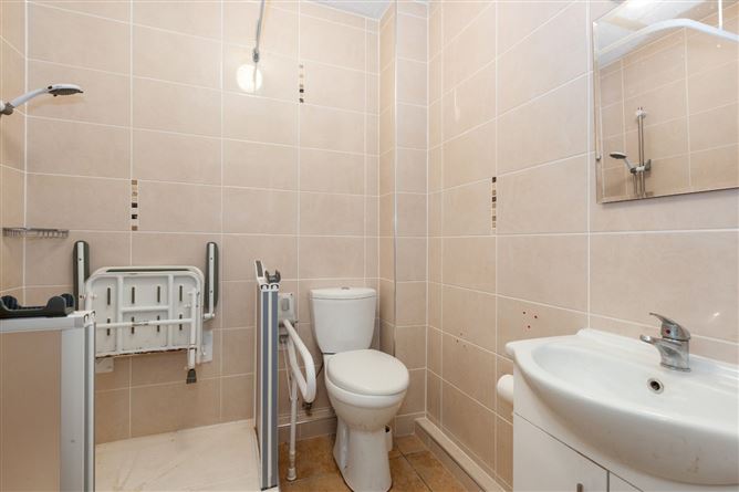 38 Mobhi Court, Glasnevin, Dublin