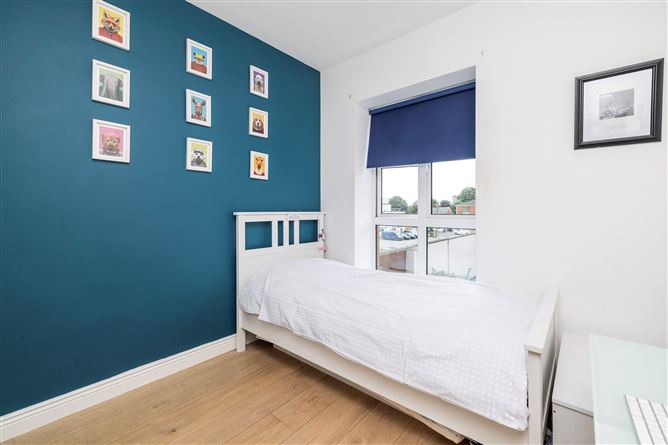 215 The Waterside, Charlotte Quay , Grand Canal Dk, Dublin 4