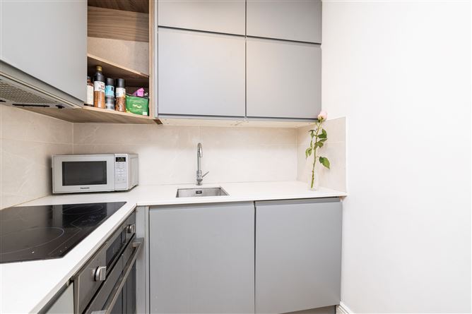 215 The Waterside, Charlotte Quay , Grand Canal Dk, Dublin 4
