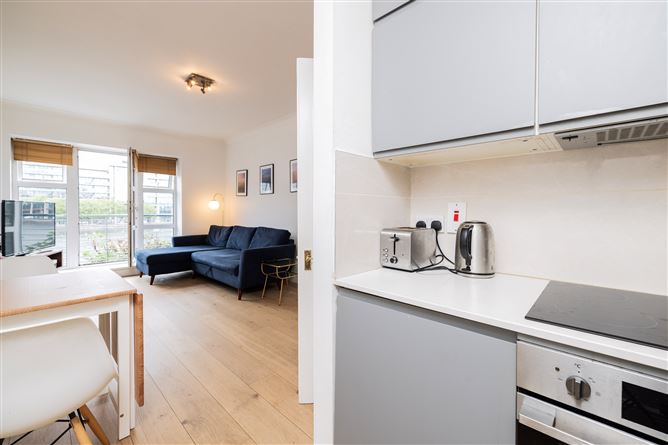215 The Waterside, Charlotte Quay , Grand Canal Dk, Dublin 4