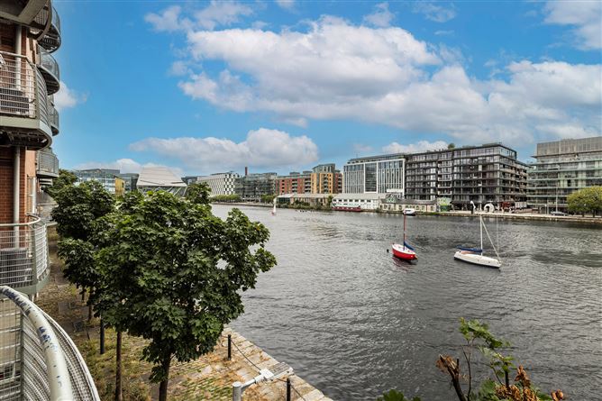 215 The Waterside, Charlotte Quay , Grand Canal Dk, Dublin 4