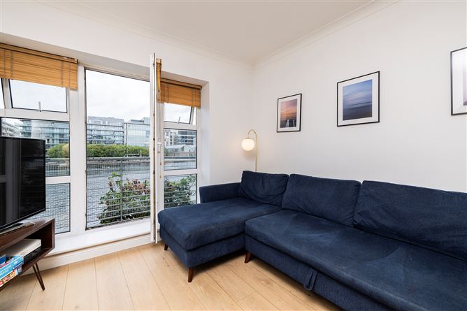 215 The Waterside, Charlotte Quay , Grand Canal Dk, Dublin 4