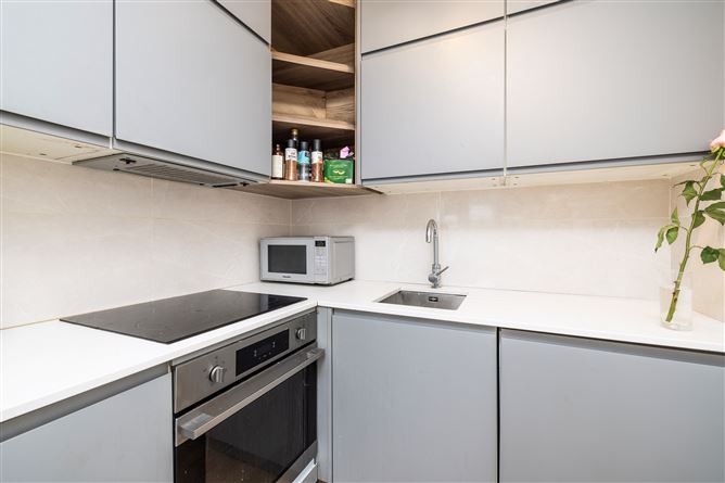 215 The Waterside, Charlotte Quay , Grand Canal Dk, Dublin 4
