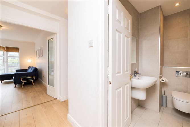 215 The Waterside, Charlotte Quay , Grand Canal Dk, Dublin 4