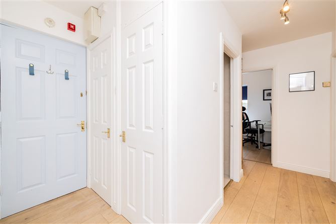 215 The Waterside, Charlotte Quay , Grand Canal Dk, Dublin 4