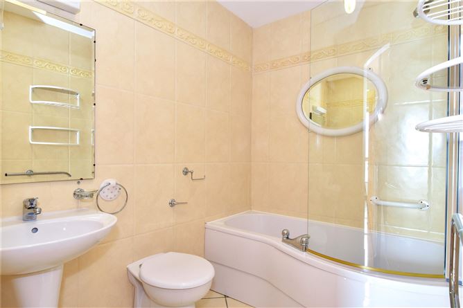 32 Pointe Boise, Salthill, Galway