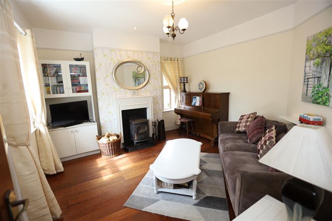 Black Quay House, Hollyhill, Kinsale, Cork