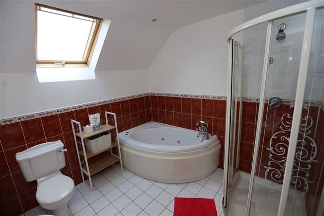 Black Quay House, Hollyhill, Kinsale, Cork