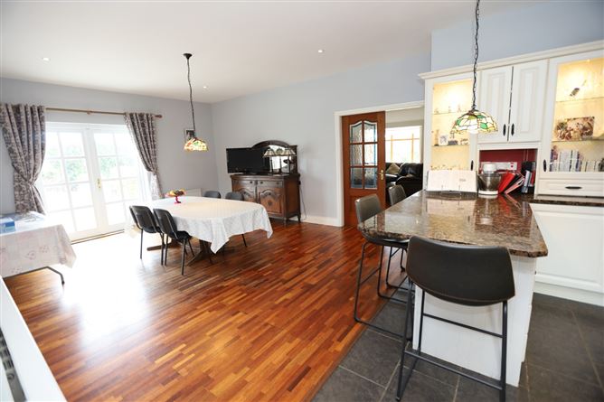 Black Quay House, Hollyhill, Kinsale, Cork