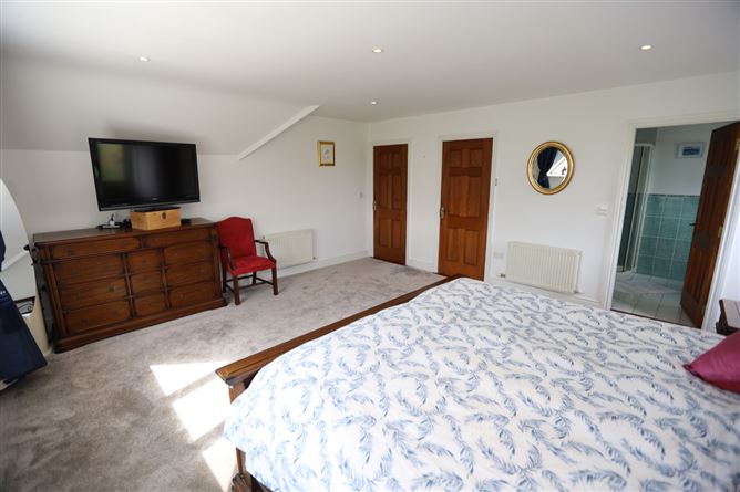 Black Quay House, Hollyhill, Kinsale, Cork