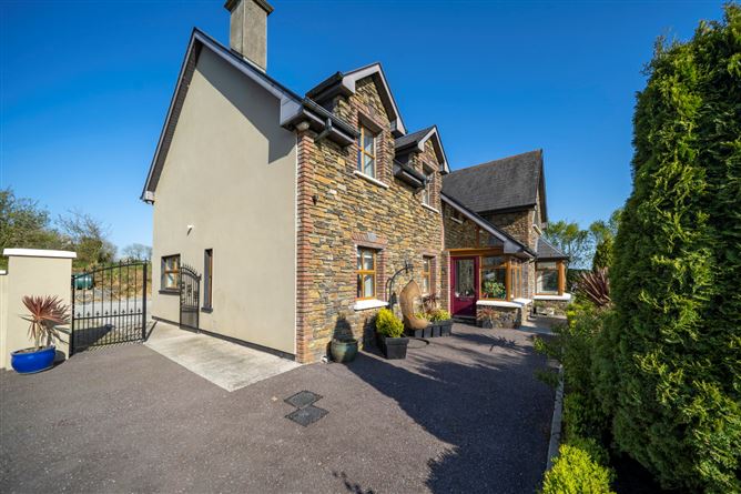 Black Quay House, Hollyhill, Kinsale, Cork