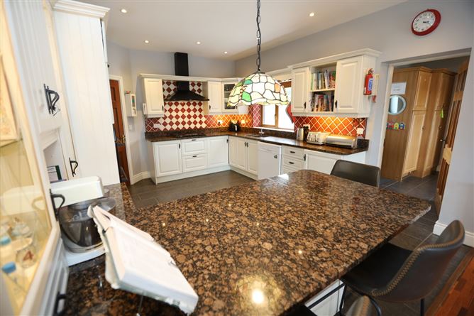 Black Quay House, Hollyhill, Kinsale, Cork