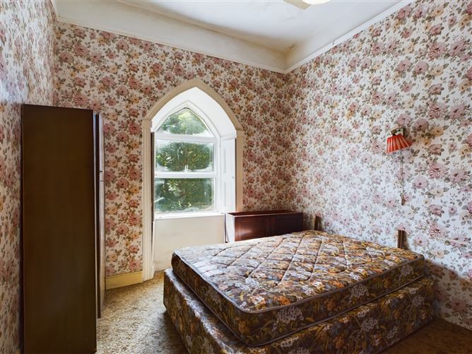 Carrigaholt Cottage, Castle & Lands, Rinemackaderrig, Carrigaholt Castle, Carrigaholt, Co. Clare