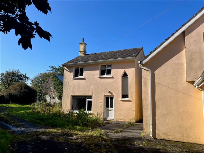 Carrigaholt Cottage, Castle & Lands, Rinemackaderrig, Carrigaholt Castle, Carrigaholt, Co. Clare