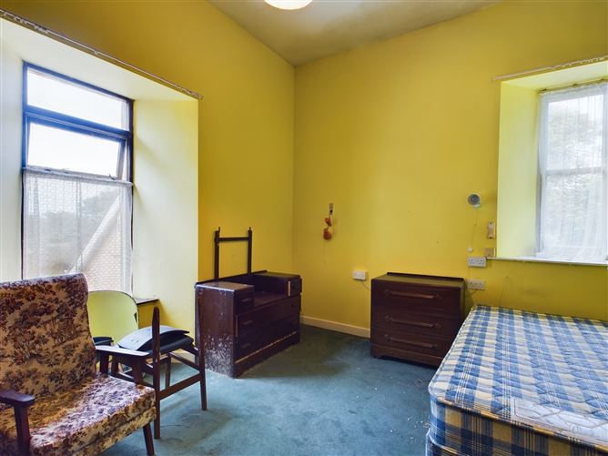 Carrigaholt Cottage, Castle & Lands, Rinemackaderrig, Carrigaholt Castle, Carrigaholt, Co. Clare