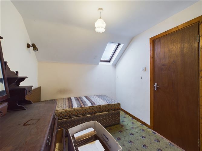 Carrigaholt Cottage, Castle & Lands, Rinemackaderrig, Carrigaholt Castle, Carrigaholt, Co. Clare